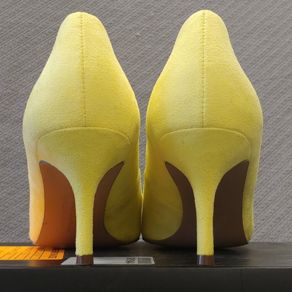 Charles David Angelica  Pump Light Yellow -8 - Picture 7 of 13